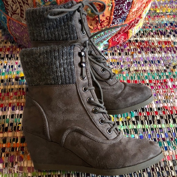 Boots - Picture 3 of 4